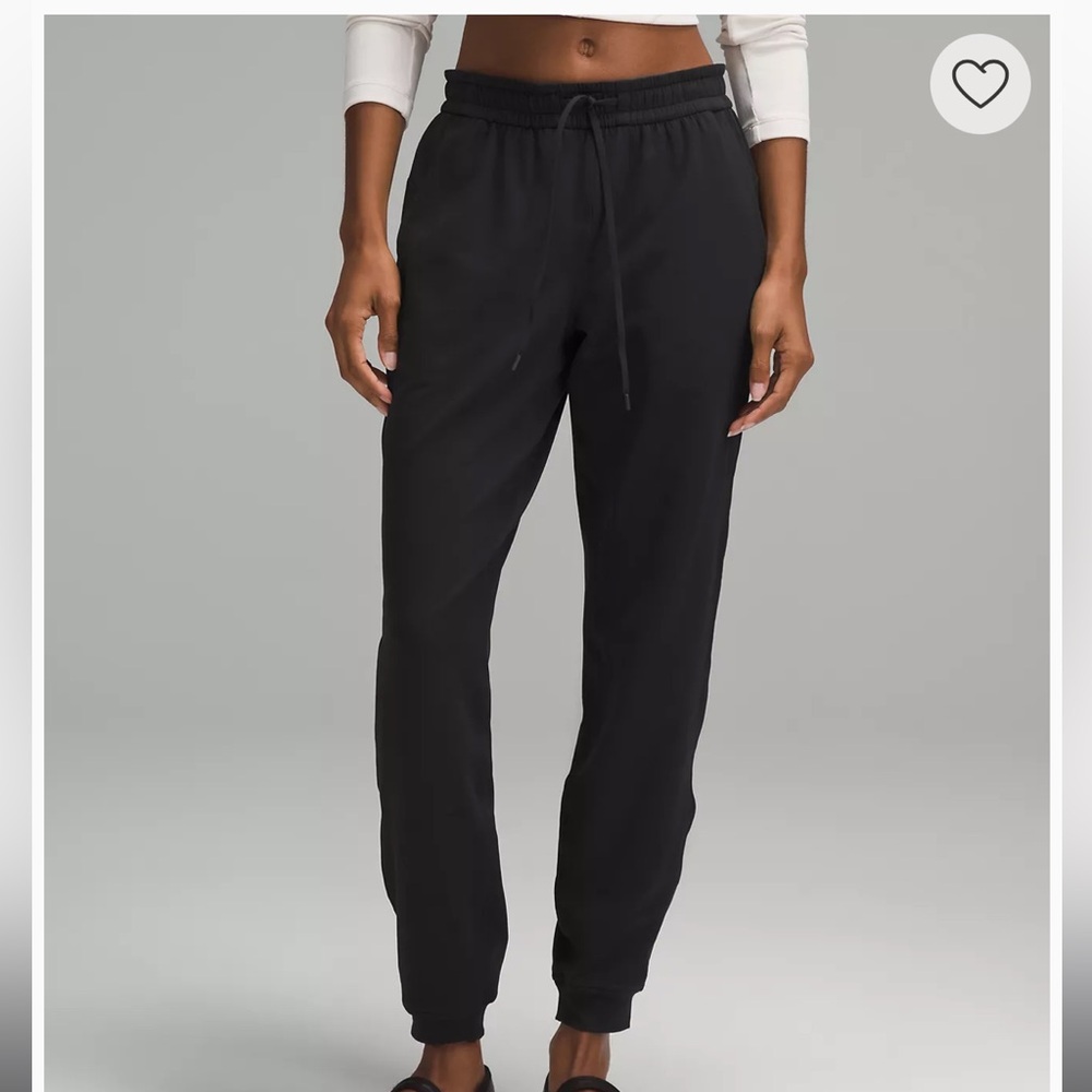 Lululemon Size 8 Joggers Black